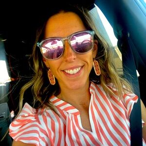 Meet your Posher, Dina